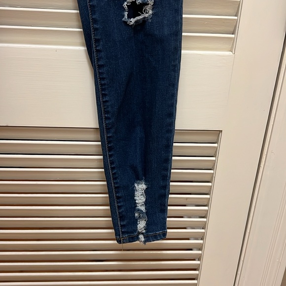 Versona Modern Distressed Jeans in Medium Wash, Size 10 - Picture 9 of 17